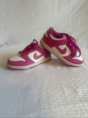 #876 Nike Kids Pink and White Low Top Sneakers